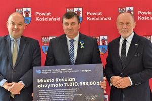 13 czerwca w siedzibie Urzędu Miejskiego Kościana oraz Starostwa Powiatowego, burmistrz Piotr Ruszkiewicz otrzymał z rąk Posła Jana Mosińskiego oraz Ministra Jana Dziedziczaka potwierdzenie przyznanych środków finansowych. (photo)