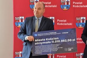 13 czerwca w siedzibie Urzędu Miejskiego Kościana oraz Starostwa Powiatowego, burmistrz Piotr Ruszkiewicz otrzymał z rąk Posła Jana Mosińskiego oraz Ministra Jana Dziedziczaka potwierdzenie przyznanych środków finansowych. (photo)